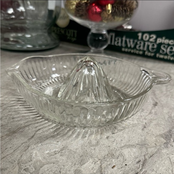 Vintage Clear Glass Ribbed Juicer w/Spout - Picture 2 of 9